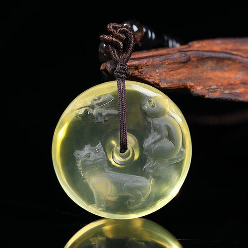 黄水晶生肖属相饰品（黄水晶属猴本命年吊坠怎么选）