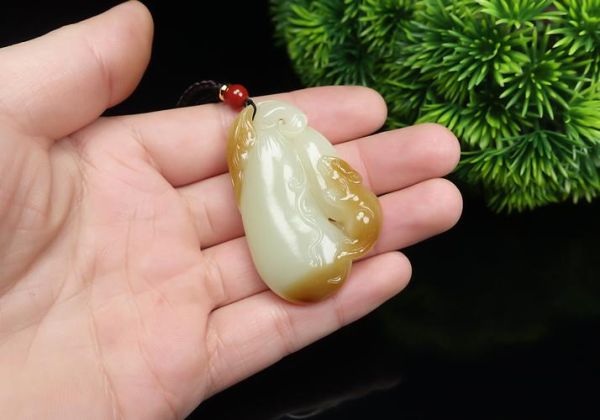 玉佩属相十二生肖老鼠(玉佩属相十二生肖老鼠适合戴吗)