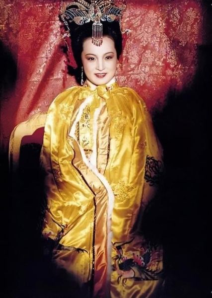 红楼梦贾元春属相生肖（贾元春属相是属羊吗？）