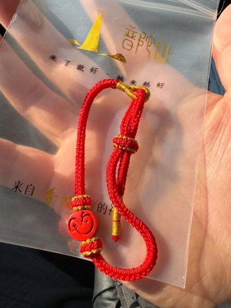 红绳手链生肖属相(本命年红绳戴哪个生肖属相最好 )