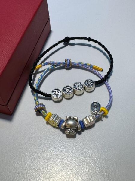 翡翠属相手链 生肖狗（翡翠狗手链哪个年龄段戴最合适）