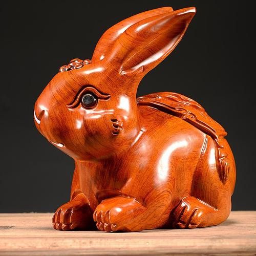 木雕生肖属相摆件(木雕兔摆件家居风水讲究吗)