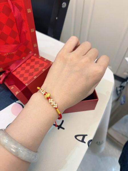 生肖属相金子手链怎么戴（生肖属相金子手链怎么戴最旺入门指南）