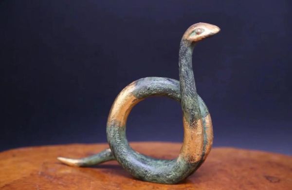 蛇生肖属相摆件(蛇生肖属相摆件放哪里最招财)