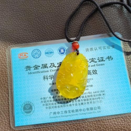 属相鼠吊坠 生肖（女生属鼠戴什么吊坠最招好运？）