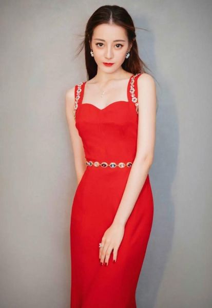 迪丽热巴生肖是啥属相（迪丽热巴生肖属相是什么）