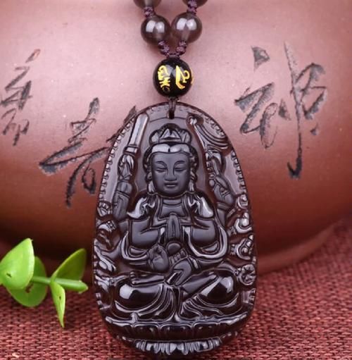 黑曜石避讳属相是什么生肖（黑曜石忌讳什么属相）