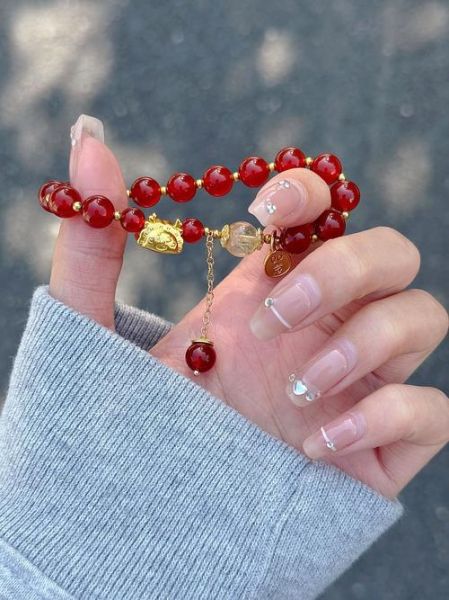 生肖属相手串女（生肖属相手串女2024戴什么好）