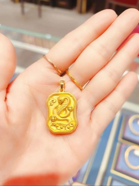 老凤祥生肖吊坠属相鸡（老凤祥生肖鸡吊坠价格是多少？）