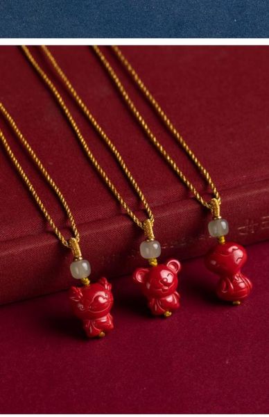 生肖属相挂饰项链(生肖属相挂饰项链送女生选哪属相)