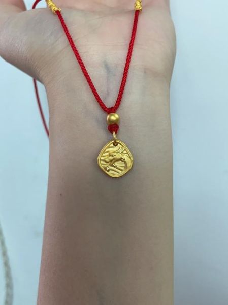 生肖属相挂饰项链(生肖属相挂饰项链送女生选哪属相)