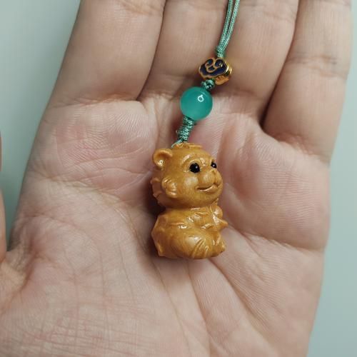 雕刻生肖属相吊坠(雕刻生肖吊坠怎么选)