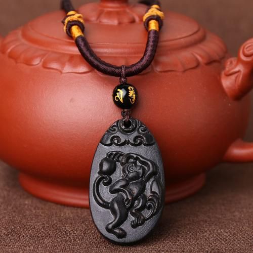 生肖属相开运吊坠（生肖开运吊坠怎么选颜色）