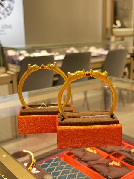 生肖属相黄金手镯图片（生肖黄金手镯图片大全新款女）