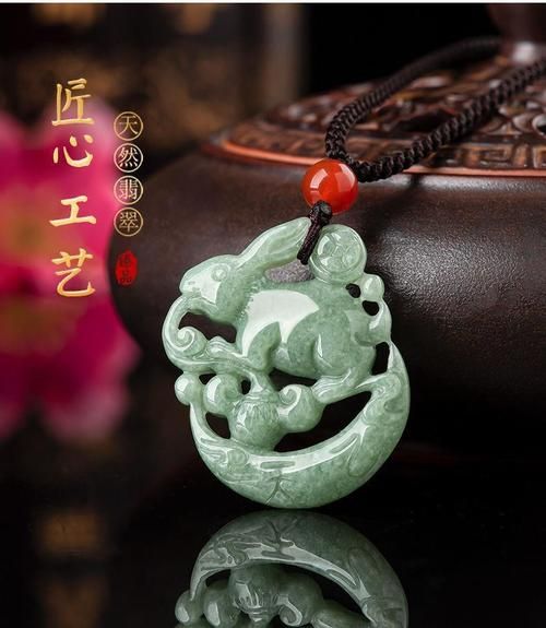 生肖兔佩戴啥属相（生肖兔佩戴啥属相吊坠最旺）