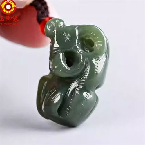 青玉生肖属相挂件（青玉生肖属相挂件怎么选👀）