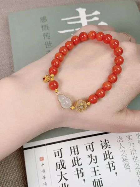 属相蛇戴生肖羊好吗(属蛇佩戴羊生肖好吗)