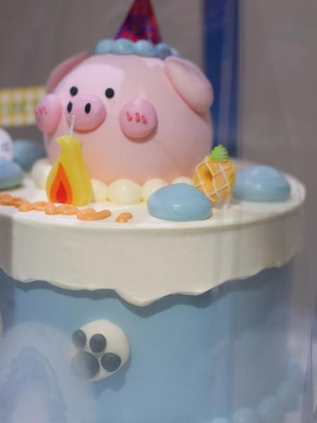 老式生肖猪属相蛋糕(老式生肖猪属相蛋糕怎么做更受欢迎?)