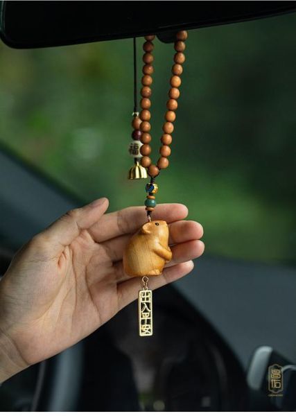 生肖属相车饰摆件（属鼠的车饰摆件哪种最招财）