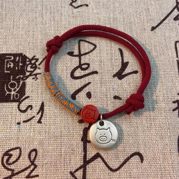 银饰生肖属相手链（银饰生肖属相手链怎么选）