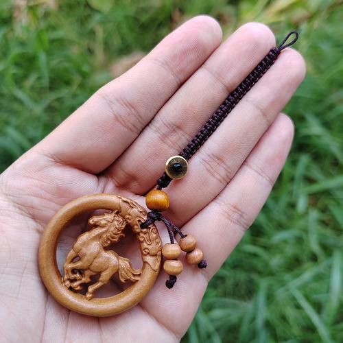 生肖属相马钥匙挂件（生肖马钥匙扣什么材质最开运）