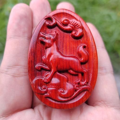 生肖狗属相牌（生肖狗属相牌戴哪只手才招财）